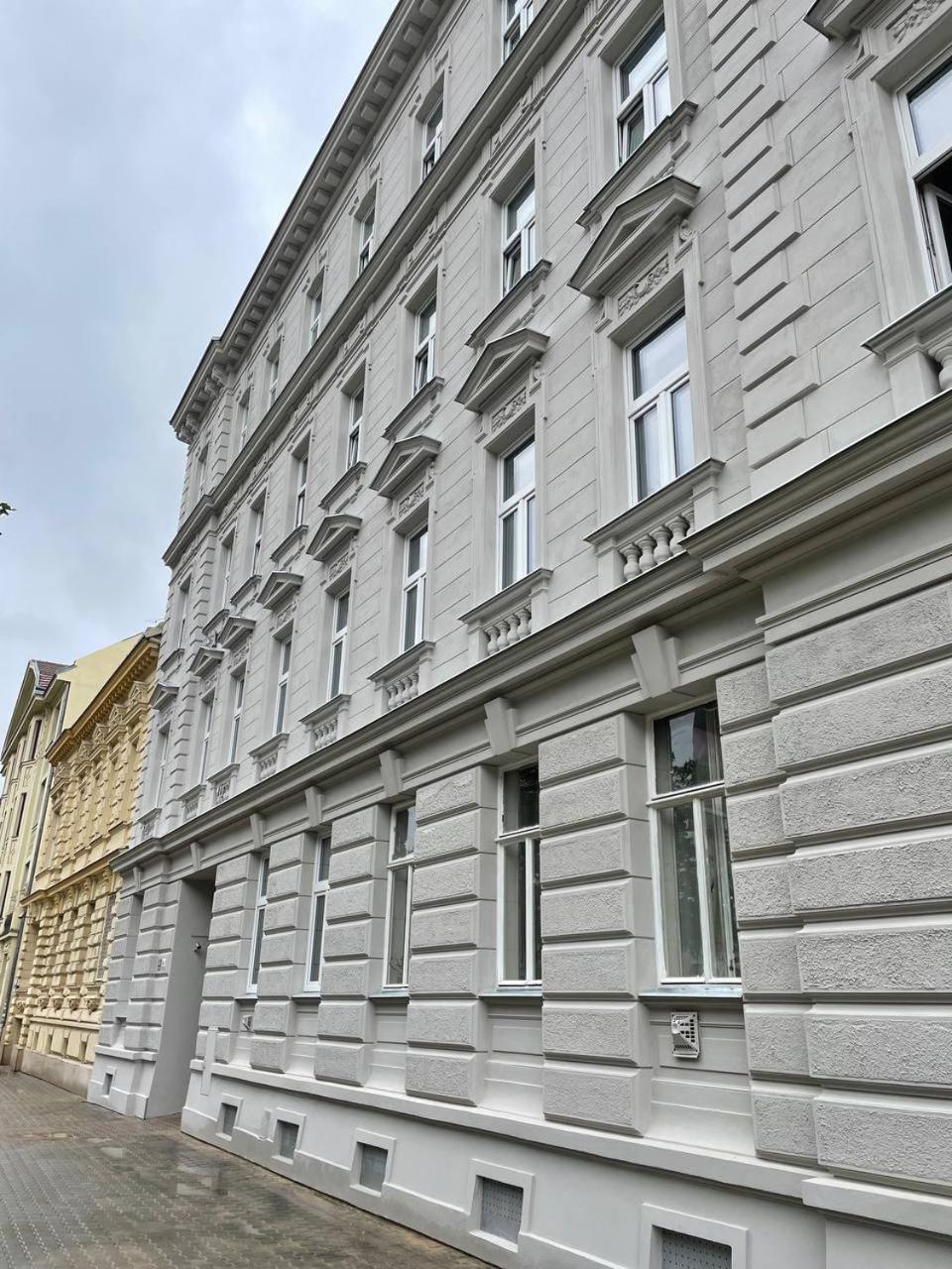 Apartment With Parking In The Center - 500M From Hlavni Nadrazi Brno Exteriör bild